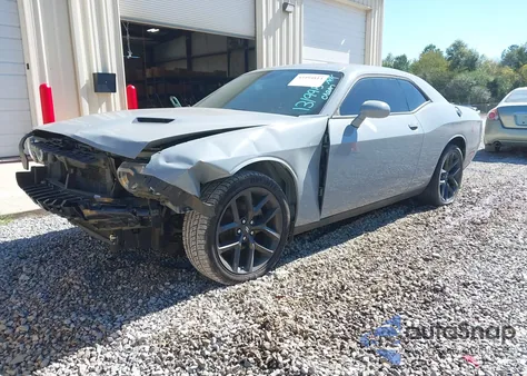 2022 Dodge Challenger Sxt z USA, uszkodzony, nr VIN 2C3CDZAG1NH131995